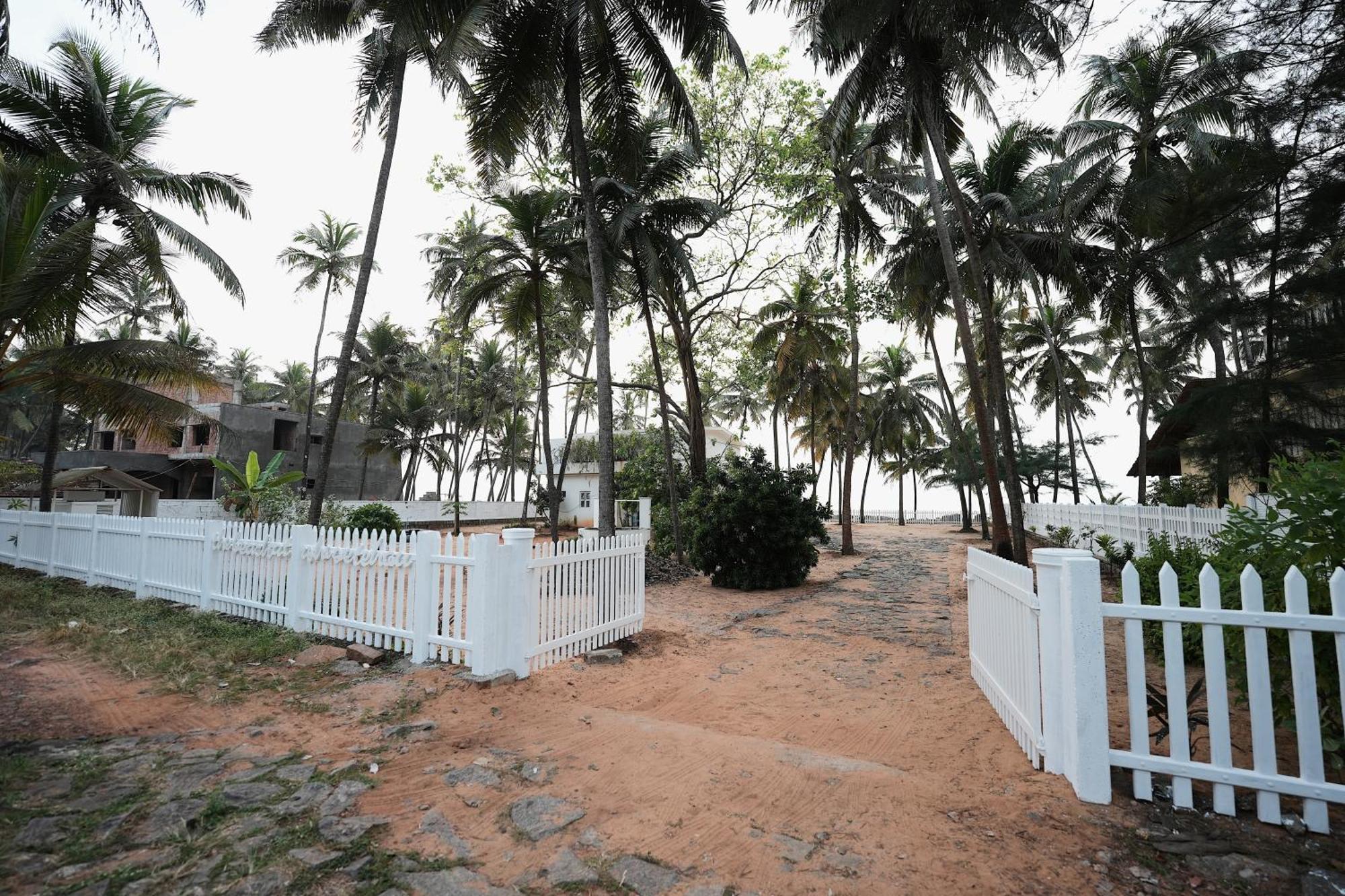 Beach At The White House Villa Udupi Kültér fotó