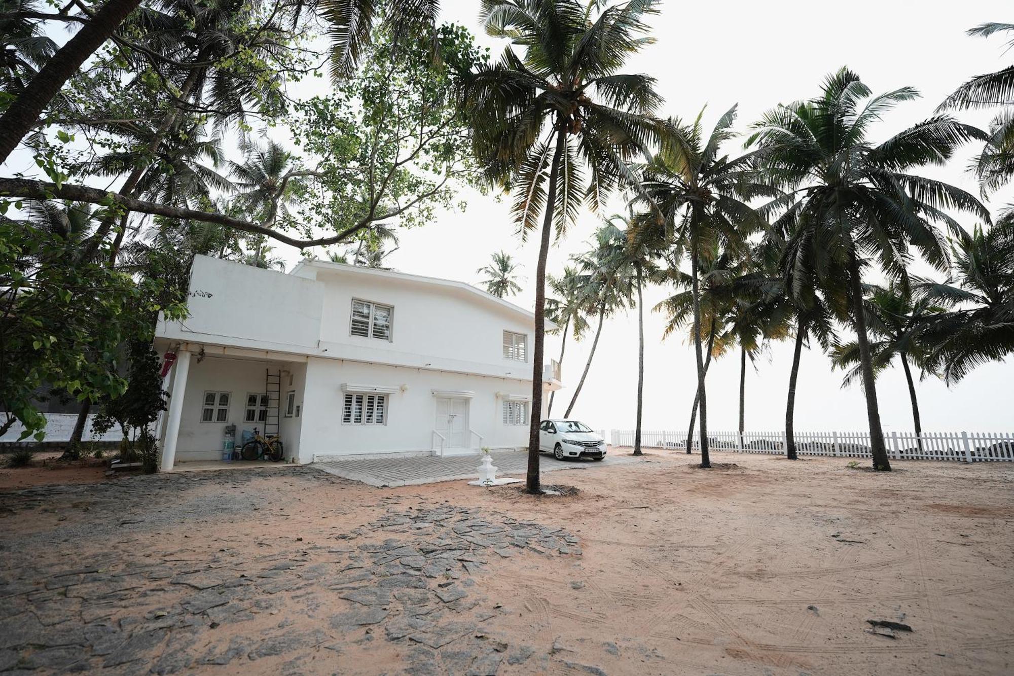 Beach At The White House Udupi Kültér fotó